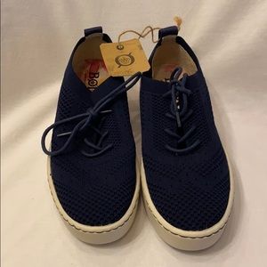 Born Navy Blue Sneakers Shoes Lace Up Size 6